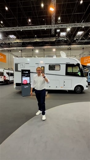 ✨ Die 5 Highlights der FRANKIA F-Line 640 SD: 1️⃣ Länge von nur 6,5 m mit Doppelboden 2️⃣ Hubbett, optional auch als Duo-Bett 3️⃣ Platzwunder mit großer Sitzgruppe & großzügiger L-Küche 4️⃣ Gigantisches Bad für maximalen Komfort 5️⃣ Ab 117.900 € erhältlich 👉 Erlebe die F-Line 640 SD live – Caravan Salon 2025, Halle 17! – ✨ 5 highlights of the FRANKIA F-Line 640 SD: 1️⃣ Just 6.5 m length with double floor 2️⃣ Drop-down bed, optional as Duo bed 3️⃣ Space miracle: large seating group & spacious L-