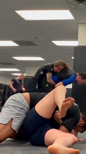 297K views · 1.3K reactions | Side Control Escape Movement: Hip-Out and Hip-In This Hip Out and Hip In movement is used to escape side control. Hip-out to get knee in. Here, hip-in used to grab single leg #realizebjjlife #brazilianjiujitsu #jiujitsuclips #queenofthenorth #crystalnadeaubjj #crystalnadeaumma | Realize BJJ Life | Facebook