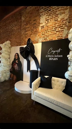 Creative Graduation Backdrop Ideas with Balloons