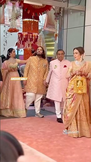 Nita Ambani Carries Sacred Raman Divo 🪔🙏 | A Beautiful Gujarati Wedding Tradition 👑✨