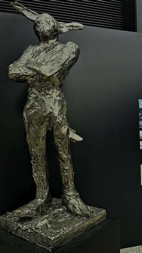 Johnny Depp’s first sculpture is in Istanbul: The Bunnyman 🐰