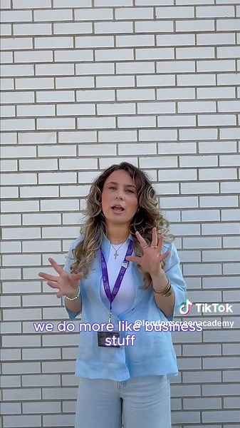 Want to work in film, TV or the creative industries? The Level 4 Creative Enterprise Course at London Screen Academy helps you turn creativity into a career. From developing ideas to building real industry skills, this course is designed for the next generation of creators. If you’re ready to take the next step — apply now. 🎥 #LondonScreenAcademy #CreativeEnterprise #FilmIndustry #FutureFilmmakers #CreativeEducation