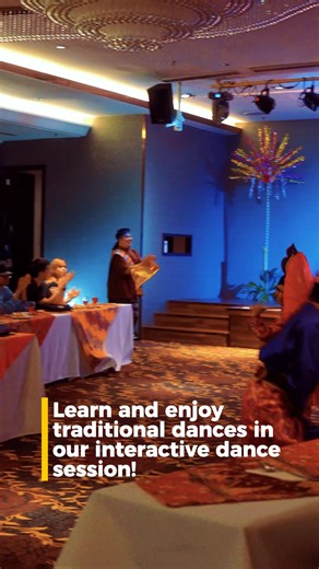 Discover Malaysia’s vibrant cultural heartbeat, where every movement carries stories of tradition, harmony, and heritage. The Cultural Dance Extravaganza! Enjoy the elegance of Malay classical dance, the dynamic rhythms of traditional performances, and the cultural gems of Borneo, all presented in one captivating one-hour showcase. 🌺 With dazzling costumes, enchanting music, and powerful storytelling, this performance offers an unforgettable journey through Malaysia’s living heritage. 📅 Premie