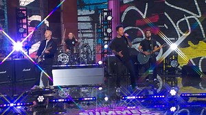 Simple Plan performs 'I'm Just a Kid'