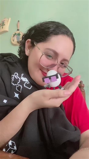 Abriendo el paquete de merch de QSMP