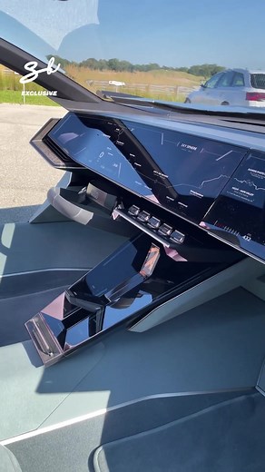 Futuristic Audi Concept Car with Extendable Design