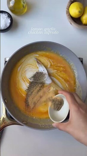 Lemon garlic chicken Alfredo🍋🧄IngredientsFor the chicken:1 chicken breast, halved lengthwise