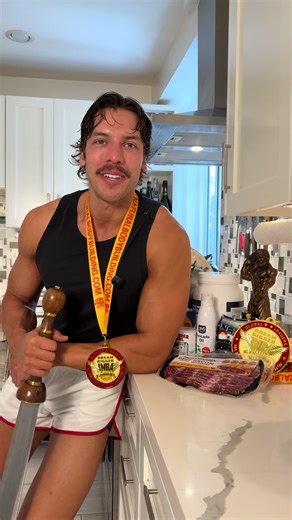 Protein Pancakes! 🥞🥇 A true breakfast of champions. I usually like to use premade mixes, but thought I’d try doing it from scratch. The protein pancakes were extremely easy to make and very simple ingredients. For the scoop of protein, you can choose any flavor, but I went with vanilla today. The cut has officially ended today commence the bulk 💪 • Ingredients: Pancake mix - 1.5 cup flour - 1 scoop protein - 2.5 teaspoons baking powder - Pinch of salt - 1.5 cup milk - 2 eggs - 2 tablespoons o