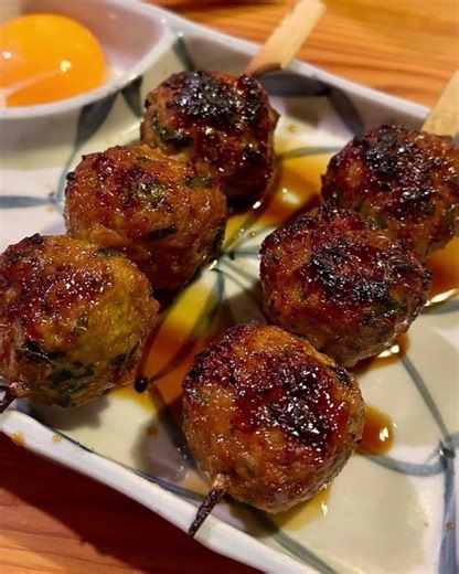 甘辛つくね串（卵黄付き）