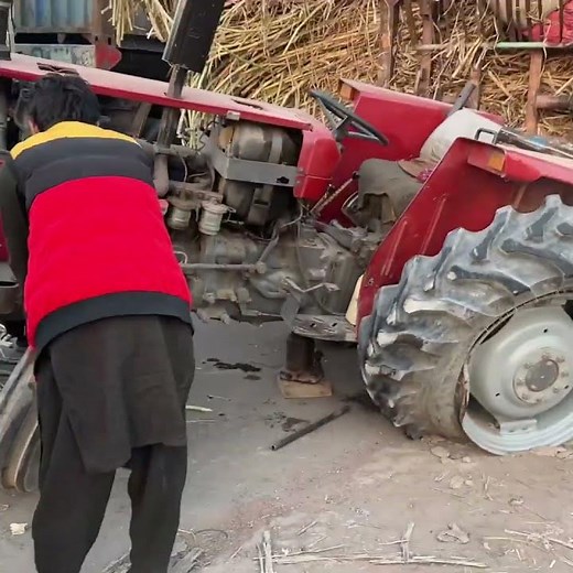 Overloaded Tractor’s Rear Tire Explodes & Rim Warps Under Excessive Weight