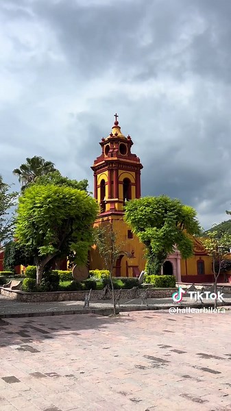 You must visit this Pueblo Magico if you’re in Queretaro!! Bernal was such a beautiful, quaint little town. 🇲🇽⛰️ — #bernal #queretaro #mexico #travel #pueblomagico