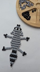 Tuto raton laveur en perles pony beads Diy Apprend comment faire un raton laveur en perles étape par étape Une activité manuelle facile a faire pour les grands ou avec les enfants #perles #ponybeads #perleaddict #activitemanuelle #diy | Manzabull'