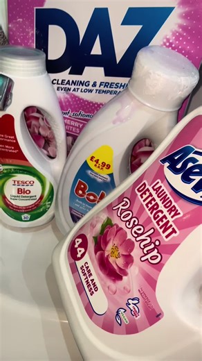 I loved doing this, a cute blue sudsy combo😍🧼#laundrytok🧺 #powder #spongesqueezes #laundrypaste