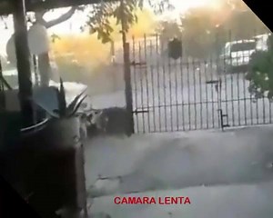 Continúan los Enfrentamientos en Nuevo Laredo, Tamaulipas, entre Delincuentes de la Tropa del Infierno CDN y Militares; se puede apreciar como 5 vehículos de los delincuentes de la tropa del Infierno salen huyendo tras ser perseguidos por 2 unidades del Ejercito Mexicano. | El Legionario Mx