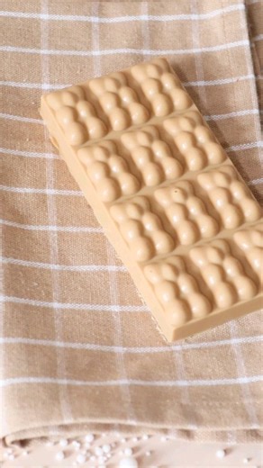 SCRAPCOOKING® | Tablette ourson au chocolat blond 😍 Comment la réaliser ? 👉 Coque en chocolat : 120g de chocolat fondu 👉 Garniture : 100g de pâte bueno... | Instagram