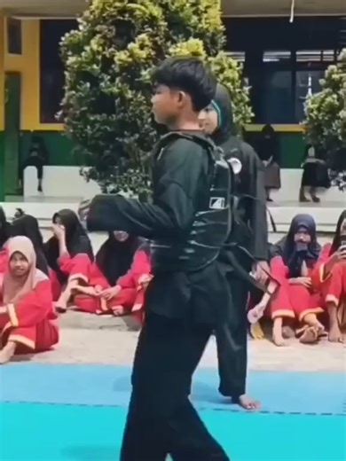 Teknik Pukulan Power Cross dalam Silat