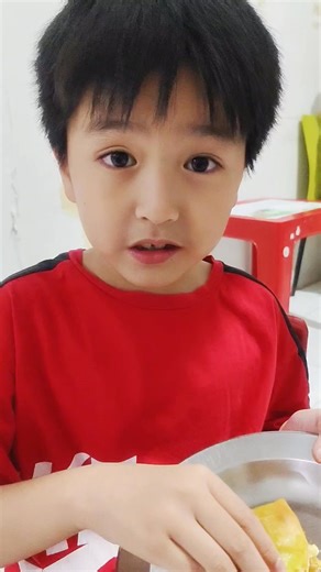 5 comments | Bocil kalau makan bikinan ii pasti promosi Kita promosi homemade dulu ya by #cecekitchen2020 #jualan #homemade #eggroll #shrimproll #chicken #chickenkatsu #chickenwings #chickenpokpok #dimsum | Siau Ling | Facebook