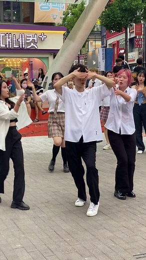 MAMAMOO의 힙한 액션 동성로에서 화제