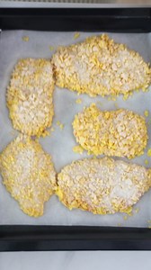 🍽️ 🎄 Danes kuhamo praznično: Piščančje zrezke s hrustljavimi koruznimi kosmiči in osvežilno francosko solato! 🥗✨ Pustite, da vaša kuhinja zadiši po prazničnih dobrotah in ustvarite nepozabne trenutke v prihajajočih praznikih. 🍷💫 Boste poskusili? Recept najdete tukaj: https://www.perutnina.com/si/sl/recepti/piscancji-zrezki-s-koruznimi-kosmici-in-francoska-solata/ Recept je pripravila: Anina kuhinja #recept #perfektenpiscanec #PerutninaPtuj | Perfekten piščanec