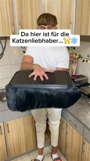 65K views · 167 reactions | Das beste Geschenk für Katzeliebhaber 凉 #hoodie #weihnachten #katze #pullover #geschenk | Vackpack DE | Facebook
