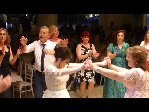 Ξεφάντωμα σε γάμο!