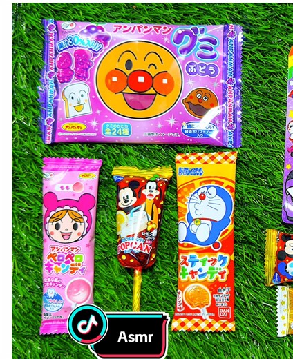 ✨癒しのASMRワールド✨ カラフルなお菓子と可愛いドール、そして楽しいおもちゃが登場する、見ているだけでワクワクするASMR動画です🍭🧸 この動画では、ドールのまわりにキャンディをそっと落としたり、キャンディシャワーのような演出を楽しみながら、包み紙の音・お菓子の音・動きのある映像をお届けします。 カラフルなキャンディやおもちゃの組み合わせが、視覚的にもとても満足感のある内容になっています✨ ドールとお菓子、そしてさまざまなおもちゃが作り出す、可愛くて少し不思議な世界観。 リラックスしたい時、気分転換したい時、何も考えずに楽しみたい時にぴったりの映像です🌈 ※この動画は、リラックスやASMR体験、映像の楽しさを目的とした内容です。 子供向けとして制作されたものではありません。 ぜひ、音と映像の両方をお楽しみください🎧✨ #ASMR #satisfying #relaxing #cute #doll れおくん