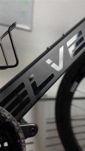 Elves Falath EVO — Your Ultimate Aero Weapon Performance, style, and personalization in one sleek package. The Falath EVO delivers top-tier aerodynamics and stiffness, now paired with full custom color options so you can create a bike that’s truly yours. ✨ Key Features: 🔹 UCI-approved full carbon aero frameset 🔹 Custom color options available 🔹 Integrated aero cockpit 🔹 Race-focused geometry 🔹 Mechanical & electronic compatible 🔹 Disc brake only 🎨 Pick the colors that match your vibe — fr
