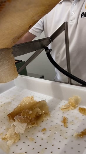 24K views · 10K reactions | So Slick  https://www.abelo.co.uk/shop/uncapping-tables/manual-uncapping-knife/ | Black Mountain Honey | Facebook