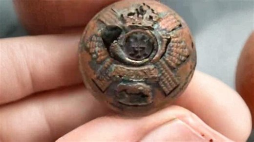 Spotted An Exquisite Design On An Antique Pipe!