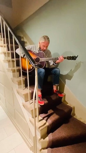 Here we go with another Sunday Session from the Weller house. #PaulAtHome | Paul Weller