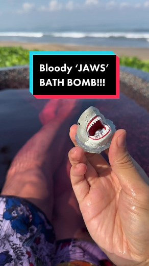 Used another ‘Jaws’ bath bomb at a tub by the beach. #jaws #shark #bath #blood #bathbomb #japan #geek