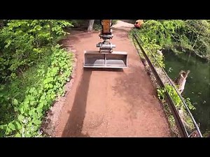 Das geht auch ohne Planierbalken , Liebherr Bagger mit Tiltrotator / Waldweg Sanieren / erstellen