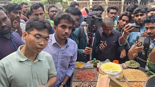 ঢাকা বিশ্ববিদ্যালয় কেন্দ্রীয় মসজিদের সামনে | Mohammad Salam