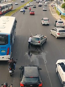 7.1M views · 116K reactions | Good samiratan helps to push car in the middle of the highway! ViralHog | Creative Bee | Facebook