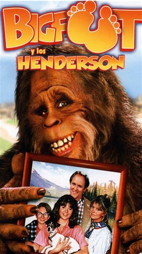 Un trocito de Harry and the Hendersons —sí, Bigfoot y los Henderson para los de aquí—. Película de esas que ponían mil veces y te quedabas a verla igual. Bigfoot, una familia normal y situaciones muy de su época. Así, sin más. Y funcionando todavía. #BigfootYLosHenderson #HarryAndTheHendersons #CineOchenta #JohnLithgow #AlmaRetro | almaretro78