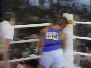 Visto che ne abbiamo parlato nella sua intervista, andiamo a rivivere l'emozionante vittoria di Maurizio Stecca sul messicano Hector Lopez nella finale olimpica di Los Angels '84 che gli permise di tingere d'oro la sua carriera dilettantistica 😎👇 — www.boxe-mania.com | BOXE - MANIA
