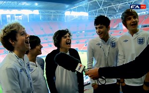 【1D】One Direction一起去看足球了！XF时期 1080p