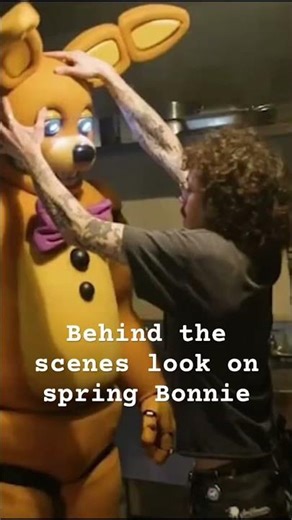 Behind the scenes look on spring Bonnie for the FNaF 2 movie #springbonnie #matthewlillard #fnaf