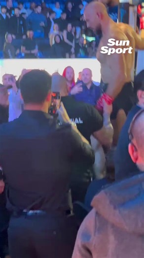 Battered Andrew Tate leaves arena after crushing Misfits Boxing debut loss 👀 | Sun Sport