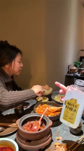 节假日出来吃饭，才知道柠檬水真的是个好东西。