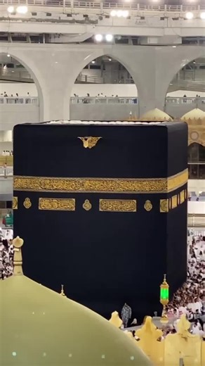 مکہ المکرمه Makkah's Grand Mosque (Masjid al-Haram) expansion began with the Prophet Muhammad, with significant developments occurring under the caliphates and later under Saudi rulers. Early expansions by Caliphs Uthman and Abdullah ibn al-Zubayr addressed increasing numbers of worshippers, while Umayyad and Abbasid caliphs added architectural features and further enlarged the mosque. The modern era has seen massive expansions under Saudi kings, beginning with King Abdulaziz in the mid-20th cen