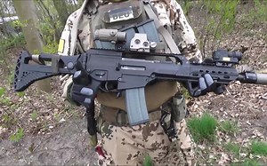 第31伞兵团的士兵介绍G36K A4步枪