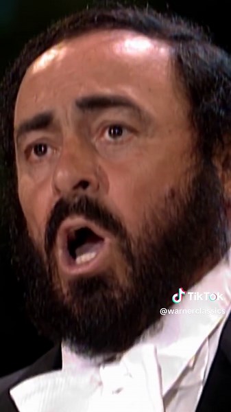 Luciano Pavarotti sings 'Nessun Dorma' from Turandot (The Three Tenors in Concert 1994) #classicalmusic #opera #operatok #warnerclassics