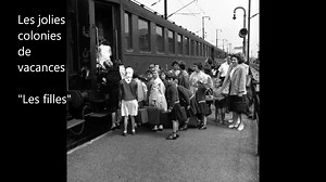 #lesgueulesnoires Les jolies colonies de vacances Les familles de mineurs envoyaient leurs enfants dans des colonies de vacances gérées par les Houillères... Il y avait des centres pour les filles et pour les garçons, mais aussi des centres mixtes... "Les jolies colonies de vacances Merci maman, merci papa Tous les ans, je voudrais que ça r'commence You kaïdi aïdi aïda." Musique: Les jolies colonies de vacances de Pierre Perret | Les Gueules Noires