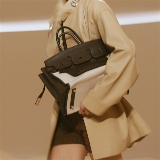 9.3K views · 185 reactions | Discover the women's spring-summer 2026 looks. The manner of dress is nonchalant, seemingly effortless, artful superpositions assembled on the fly and finished by the wind. #HermesFemme h.fr/WomenSpringSummer2026 | Hermès | Facebook