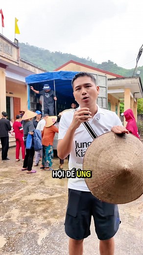 2.2M views · 54K reactions | Bà con Thái Nguyên không nhận gạo mà bỏ về. #huynhansam #cuocsonghuynhansam #anhbansamvuive #kojamart #jungkian | Huy Nhân Sâm | Facebook