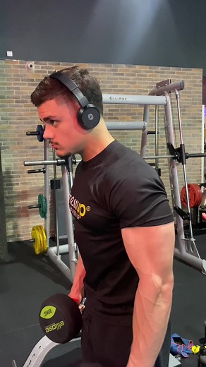 Oficialmente o novo Embaixador da @Fitness UP 🤯 E claro tenho um presente para vocês, se aderir on-line num dos clubes Fitness UP, tem 5€ de desconto ao usarem o código UP-VICTORNAPPI. 👀🔱 #fitnessup #triboup #estaéaminhatribo