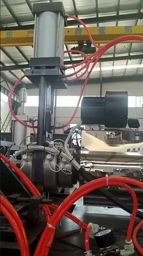 Automatic extrusion screen changer on blow molding machine like this