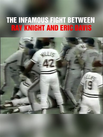On July 22, 1986, a brawl broke out as Mets third baseman Ray Knight and Reds pinch-runner Eric Davis clashed at third base. (via MLB) #baseball #MLB #Mets #cincinnati #throwback | MLB Throwbacks