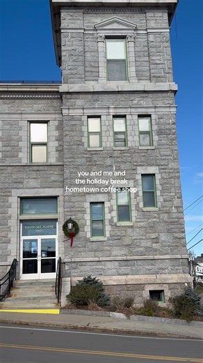 Picnic cafe in Eastport was the perfect solo stop for a latte and breakfast bagel. Can’t wait to make it back for lunch. #maine #home #christmas #food #coffe